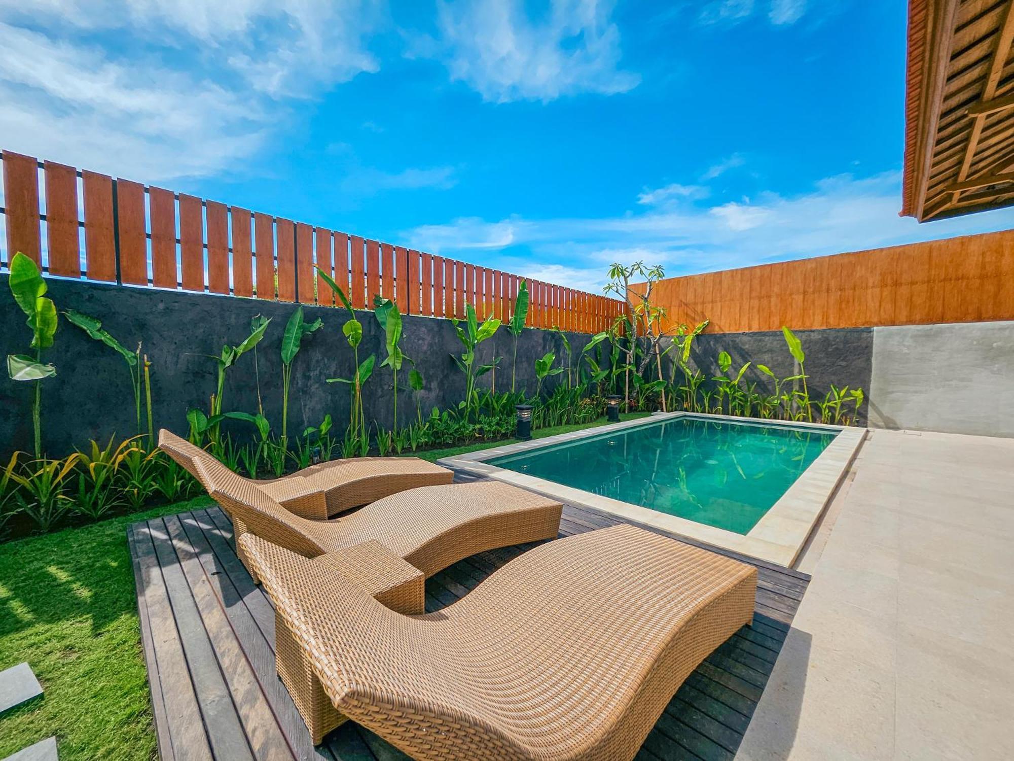 Svarna Suites Seminyak Exterior photo